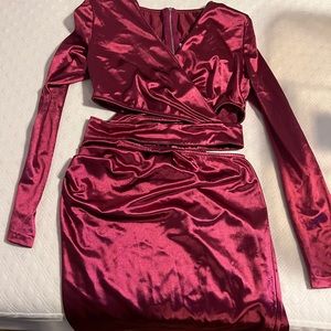 it has padded shoulders and it’s short